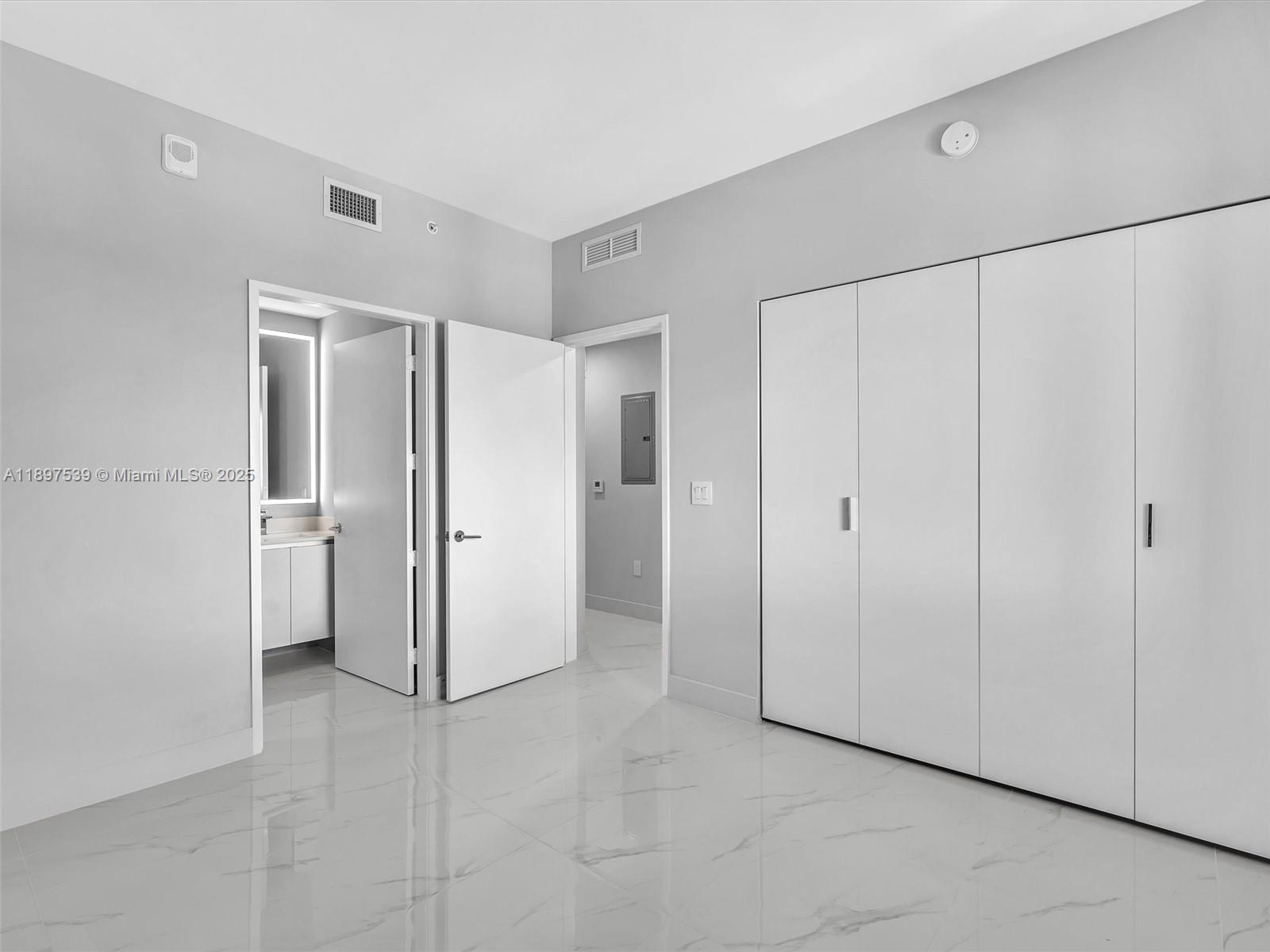 ARIA RESRVE - Residential Lease