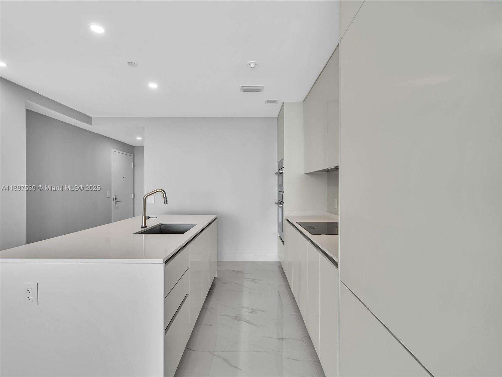 ARIA RESRVE - Residential Lease