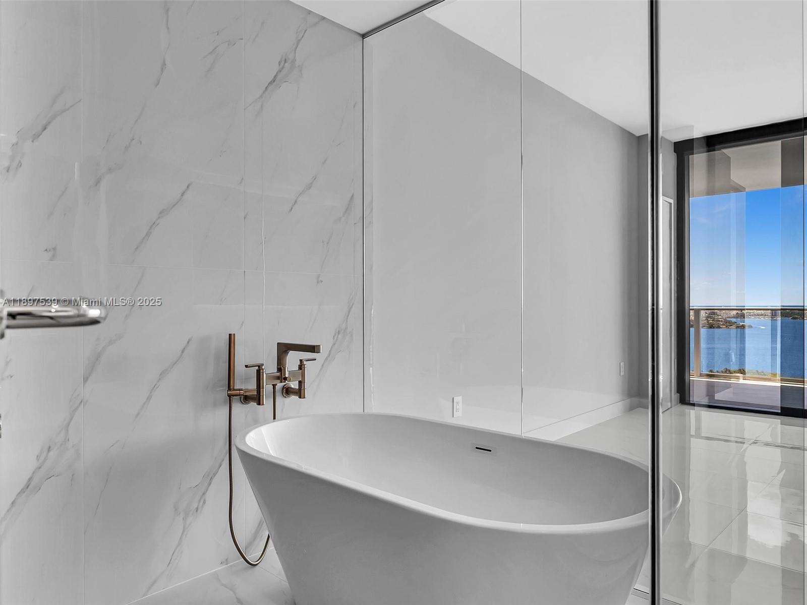 ARIA RESRVE - Residential Lease