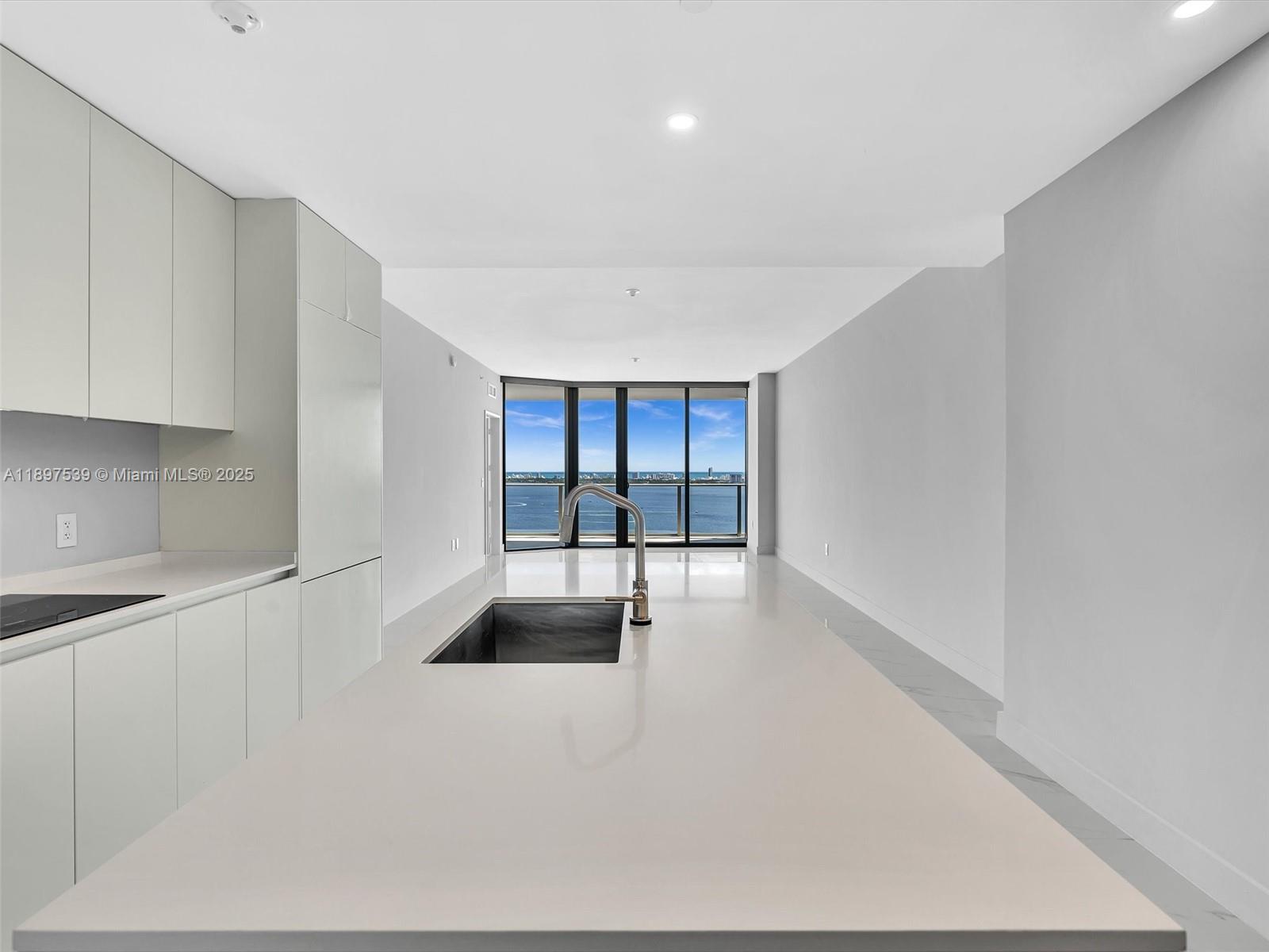 ARIA RESRVE - Residential Lease