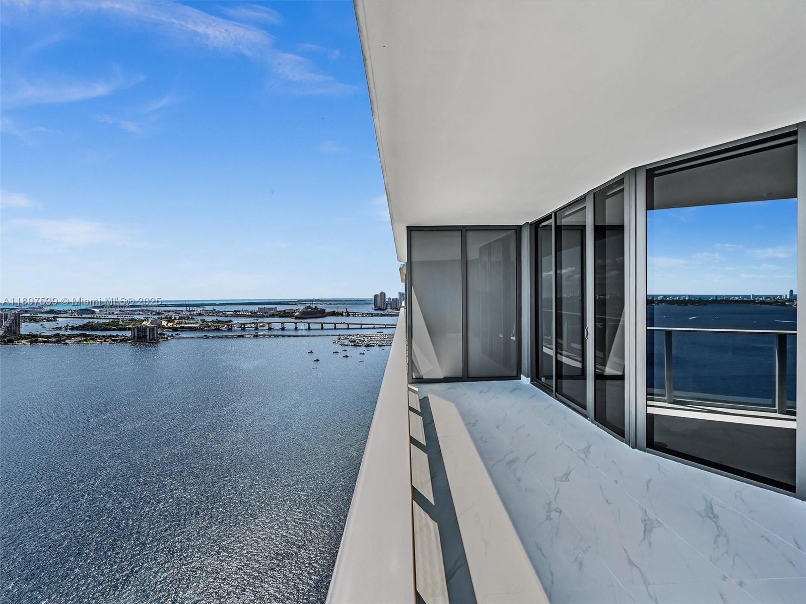 ARIA RESRVE - Residential Lease