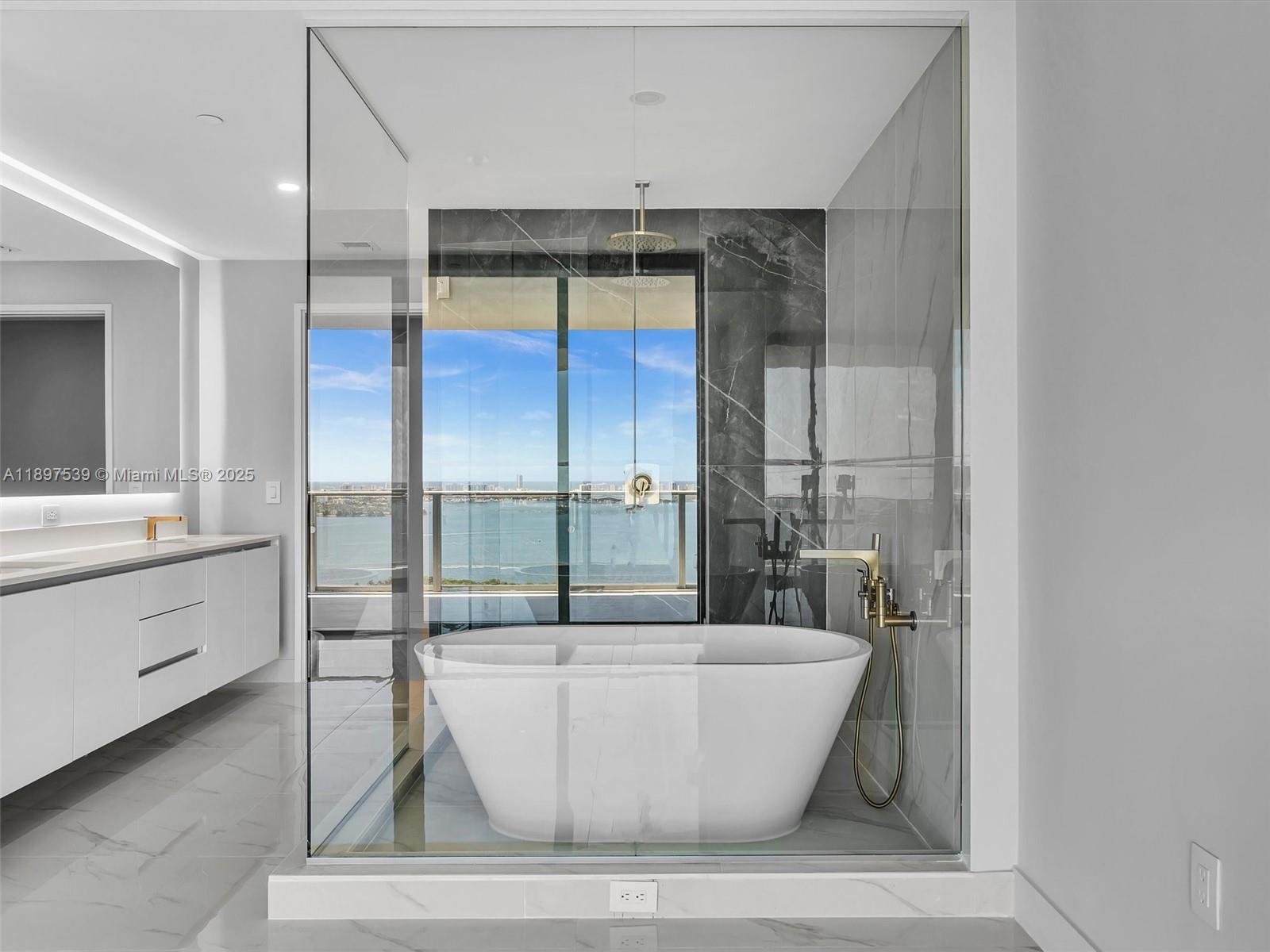 ARIA RESRVE - Residential Lease