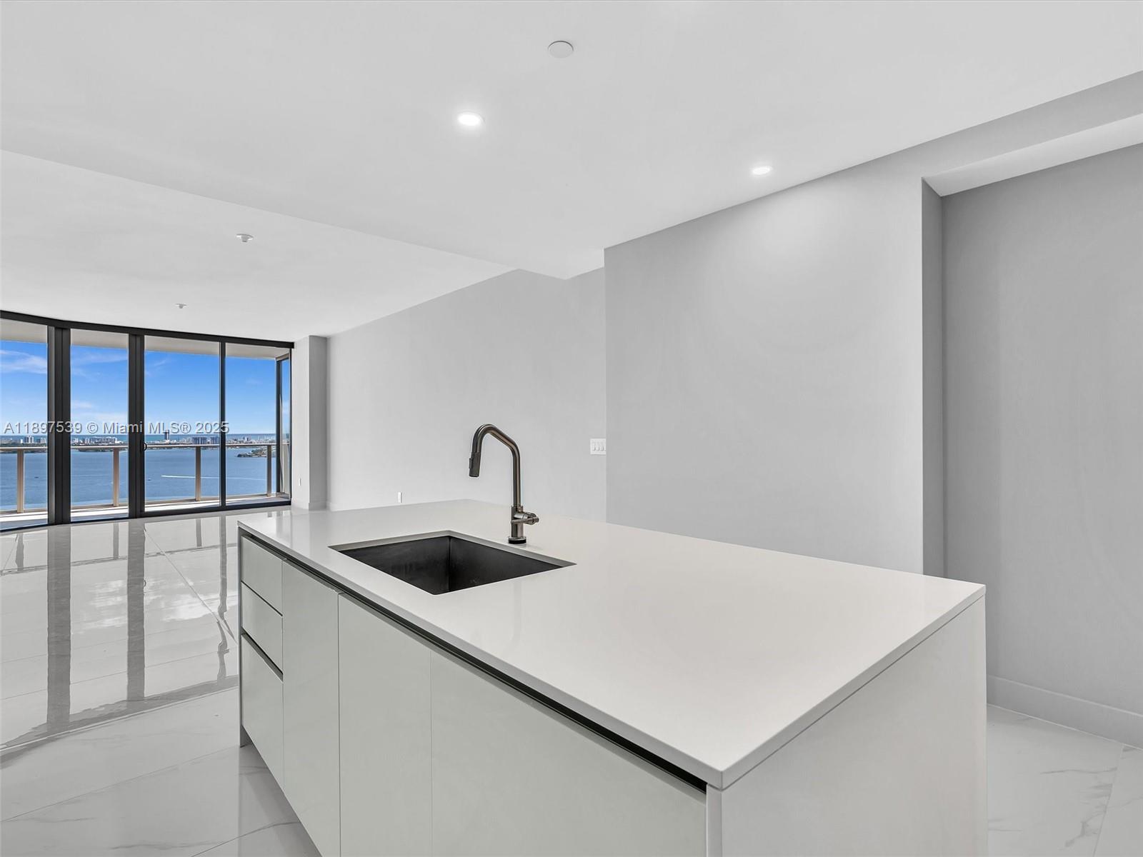 ARIA RESRVE - Residential Lease