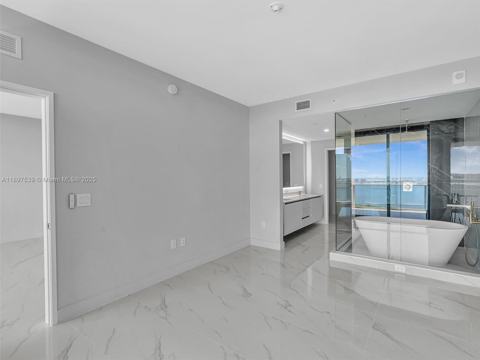 ARIA RESRVE - Residential Lease