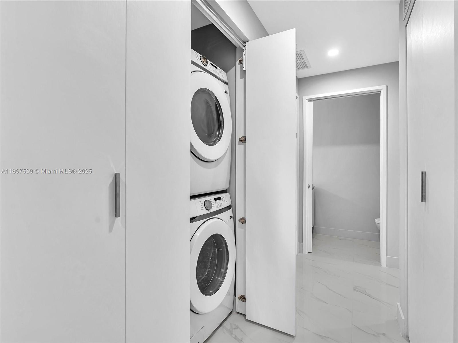 ARIA RESRVE - Residential Lease