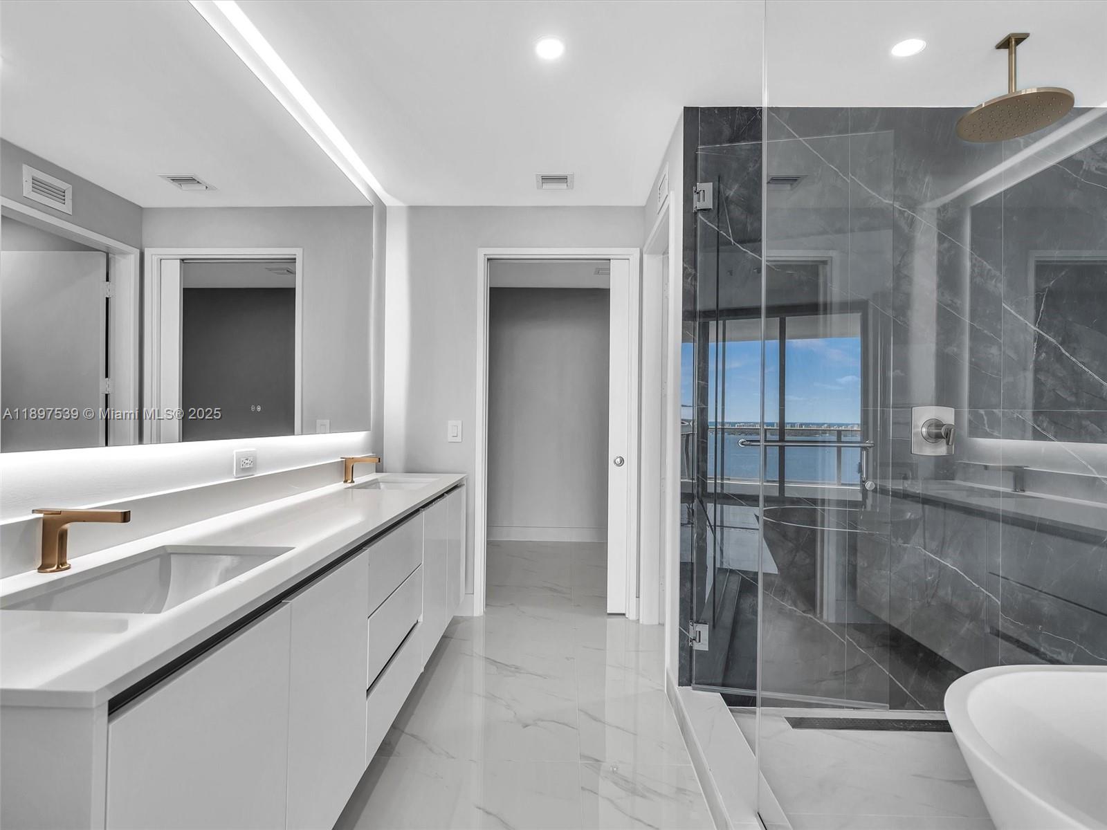 ARIA RESRVE - Residential Lease