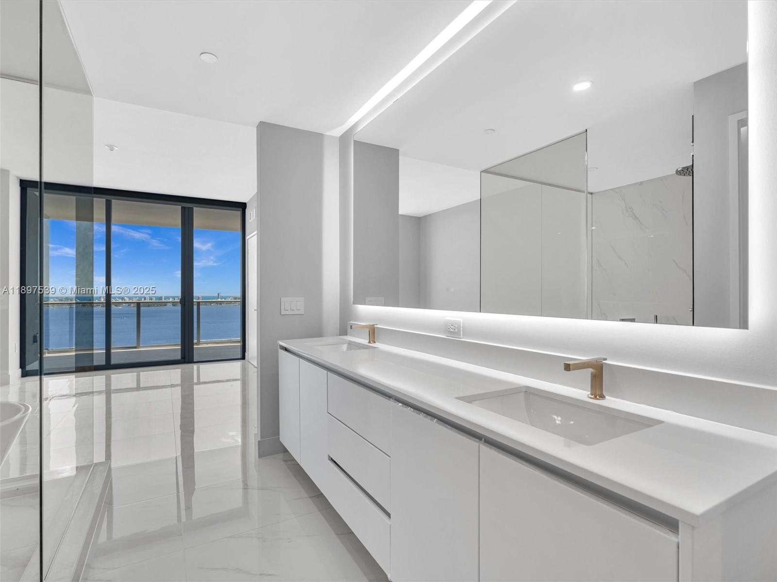 ARIA RESRVE - Residential Lease