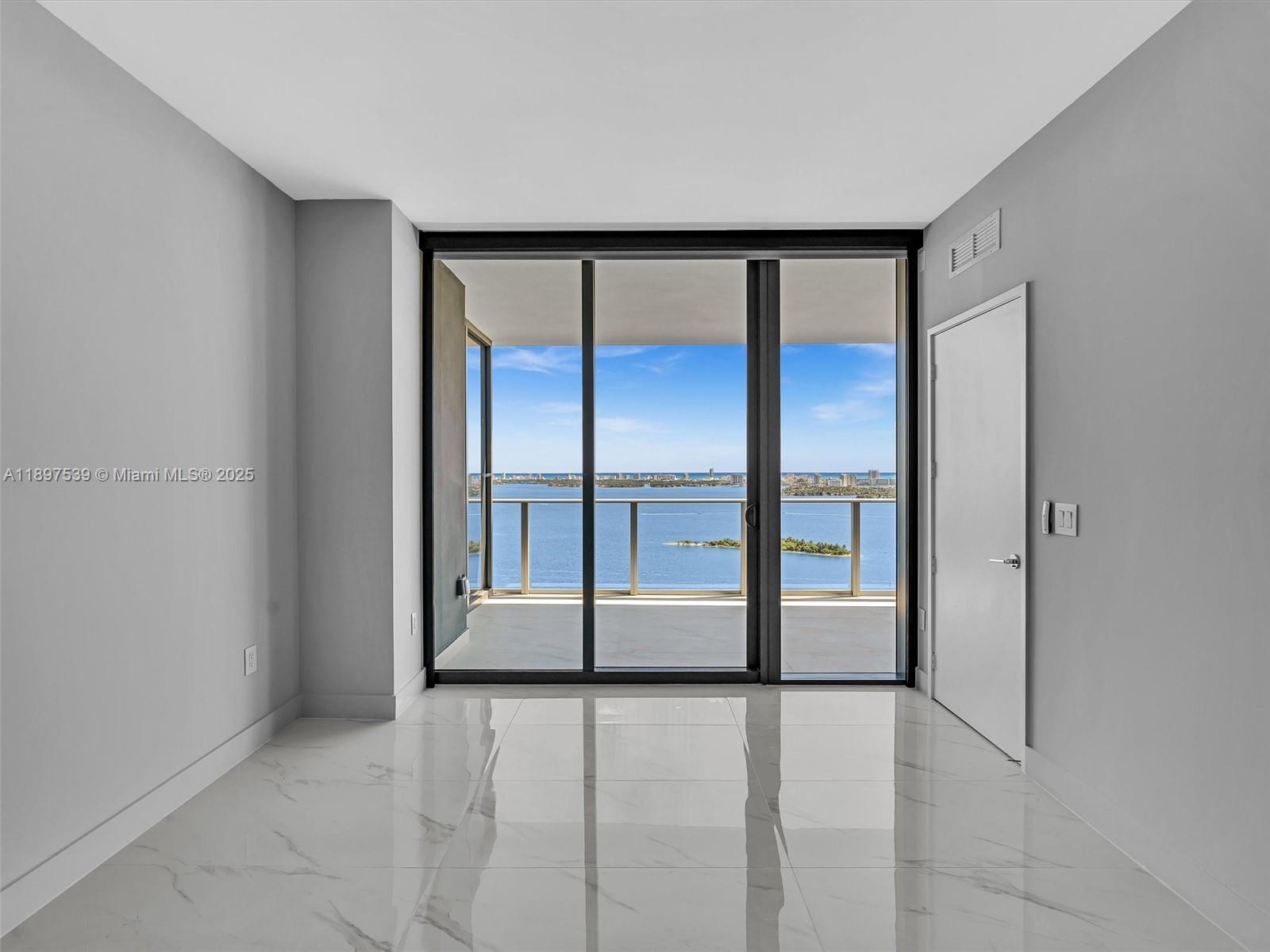 ARIA RESRVE - Residential Lease