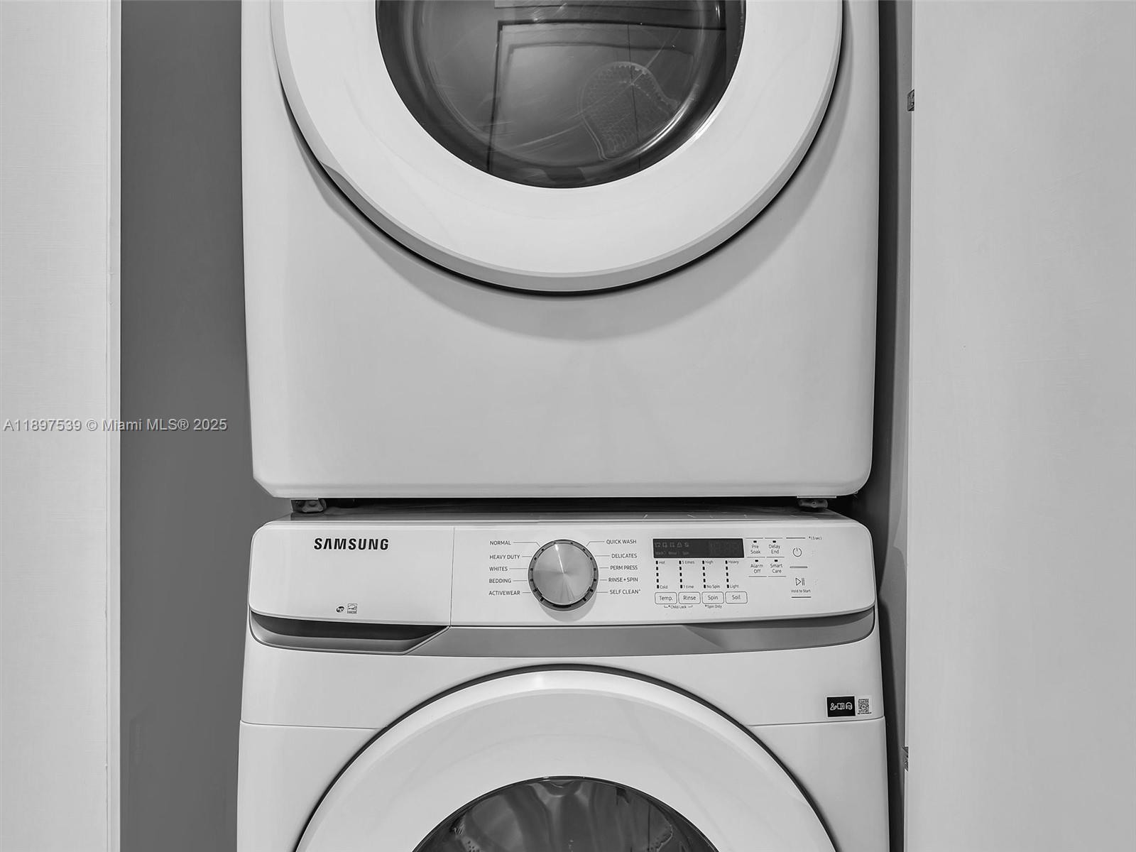 ARIA RESRVE - Residential Lease