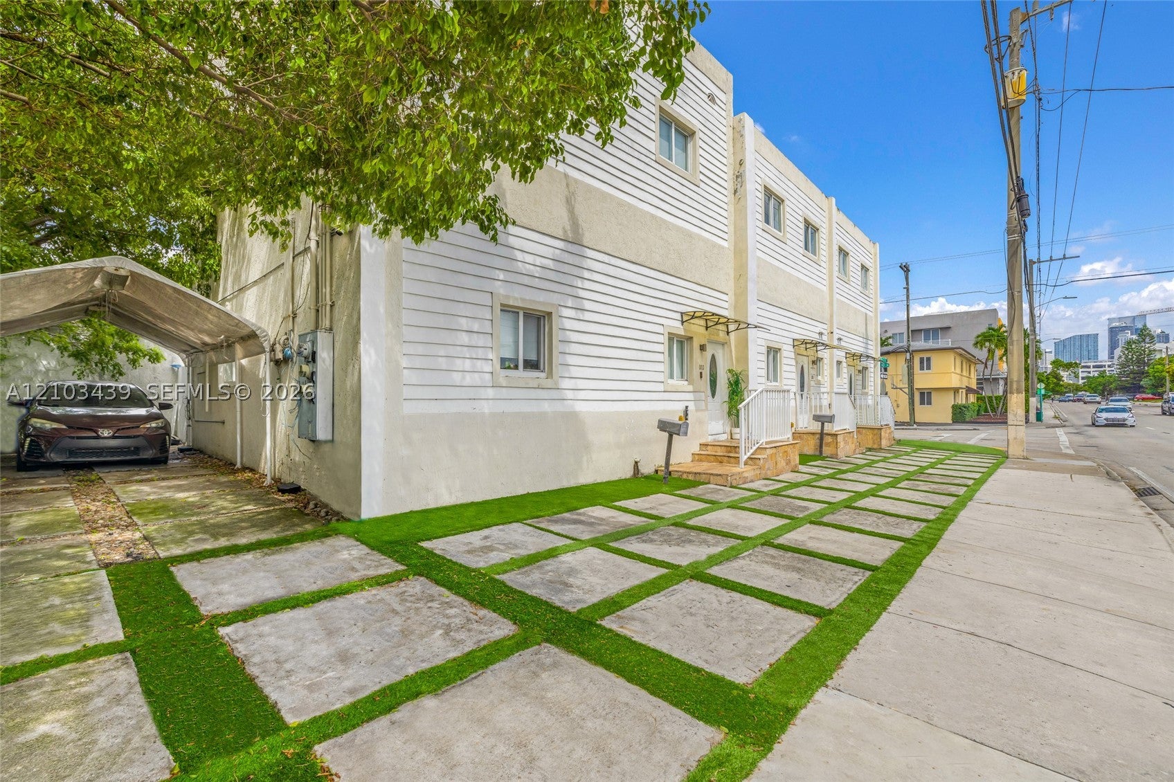 642 SW 10th Ave