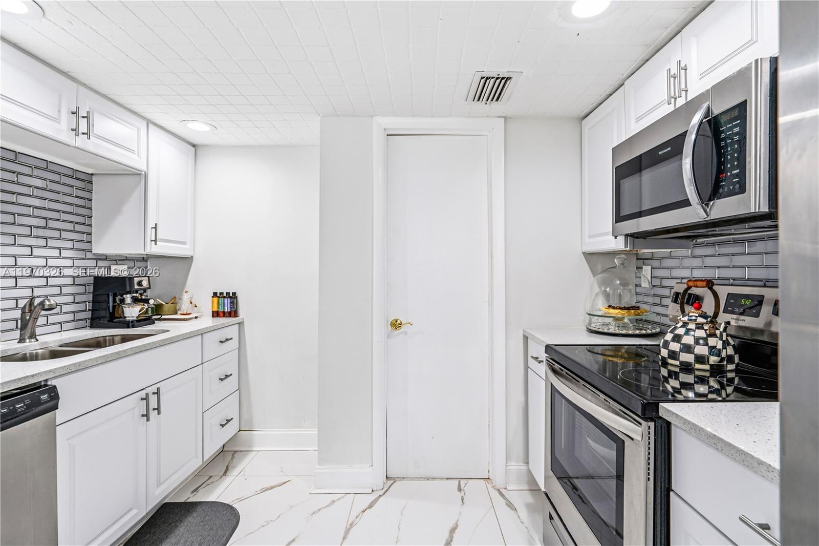 FOUR AMBASSADORS CONDO - Residential