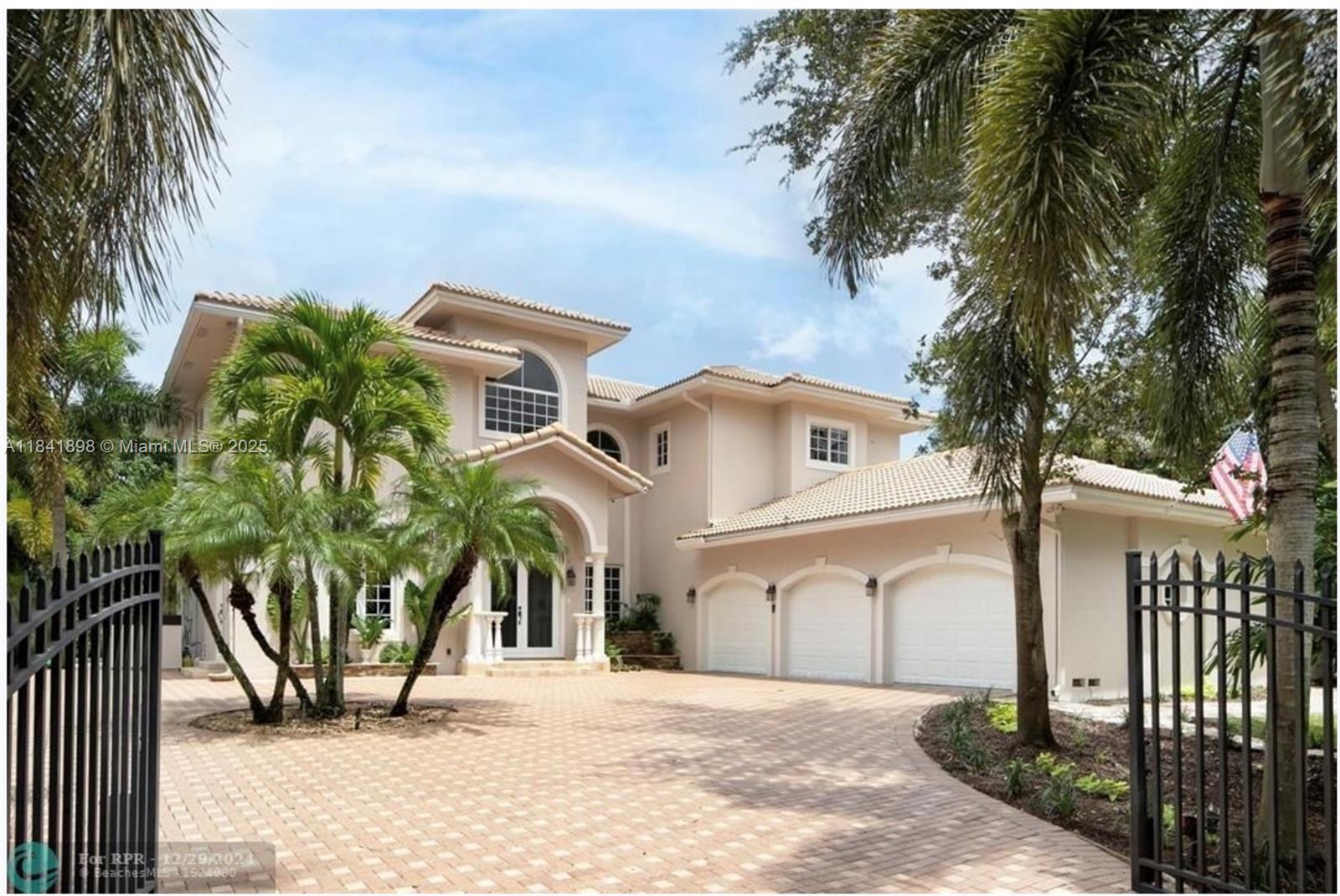 Stunning 4-bed, 4-bath gated estate in prestigious Plantation Acres on nearly an acre. Features 20-ft ceilings, marble floors, crown molding, and a gourmet kitchen with granite counters and stainless steel appliances. The luxurious master suite includes a jacuzzi tub, steam room, walk-in closets, and private balcony. Enjoy a resort-style pool, spa, fire pit, and tranquil pond with a waterfall. Includes a detached guest cottage, 3-car garage, and full irrigation system. Perfect for elegant family living and entertaining near top-rated schools.