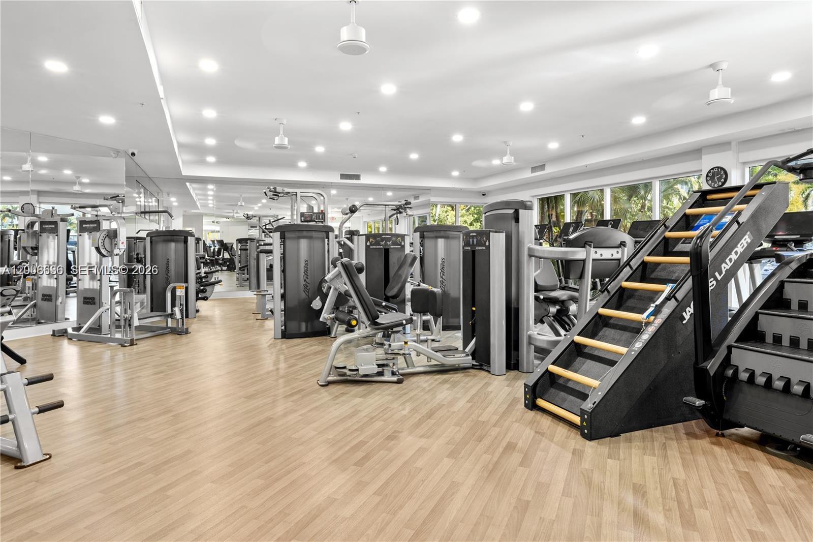 AVENTURA MARINA CONDO NUM - Residential