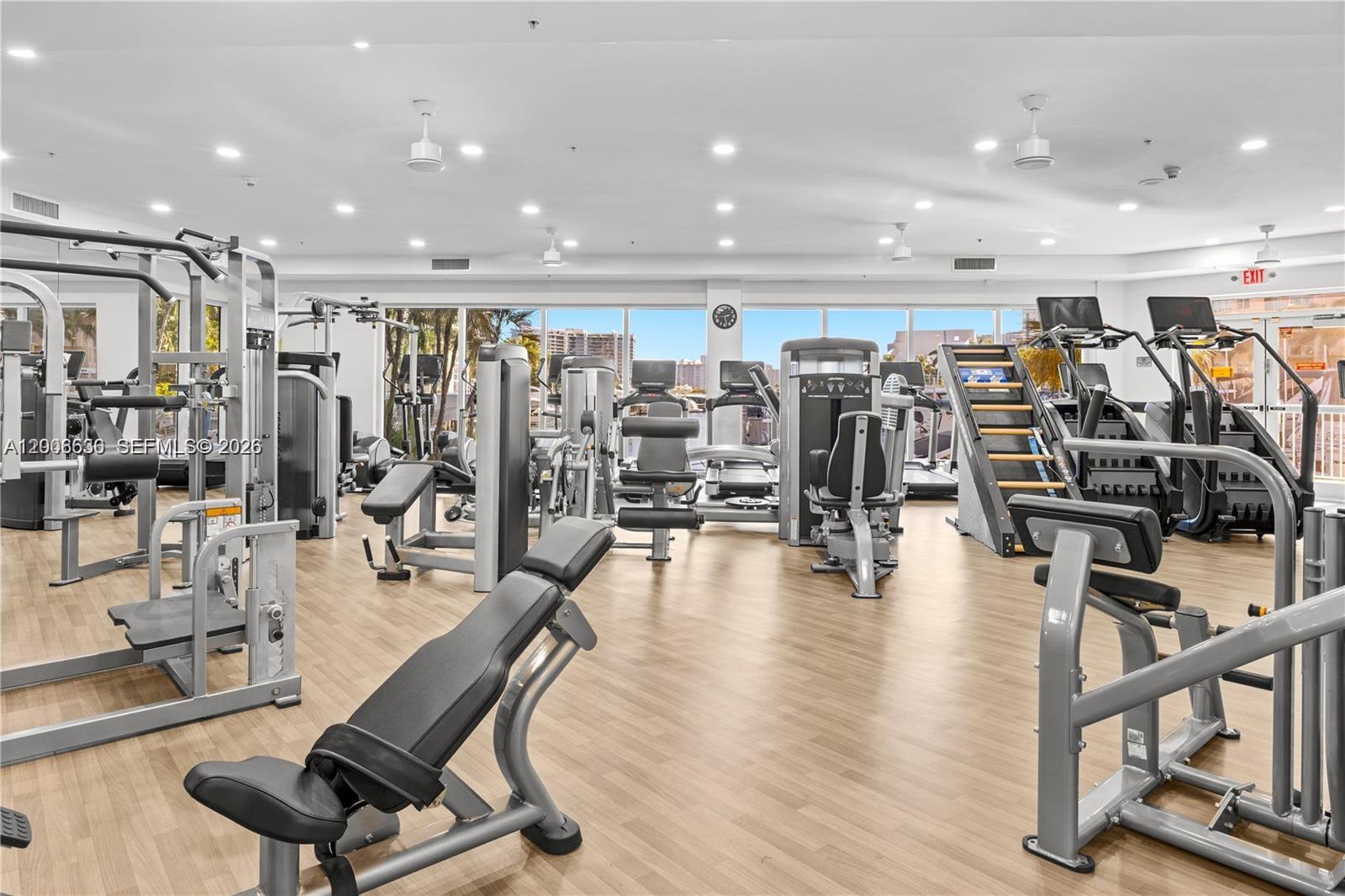 AVENTURA MARINA CONDO NUM - Residential