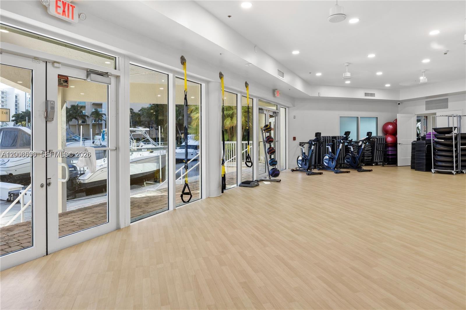 AVENTURA MARINA CONDO NUM - Residential