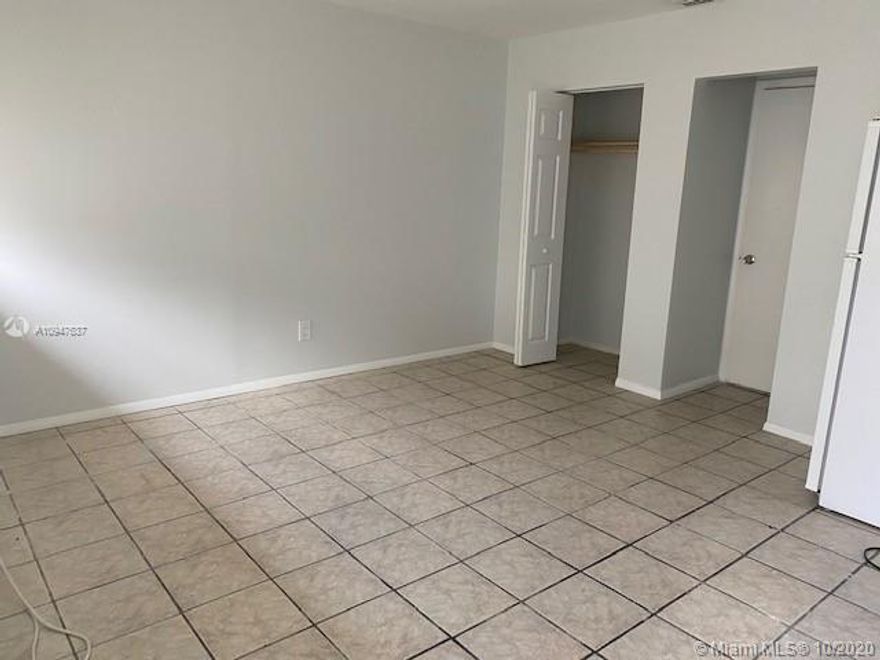 Nice STUDIO APARTMENT for rent, small kitchen, full bathroom, and a big room where you can live comfortably.