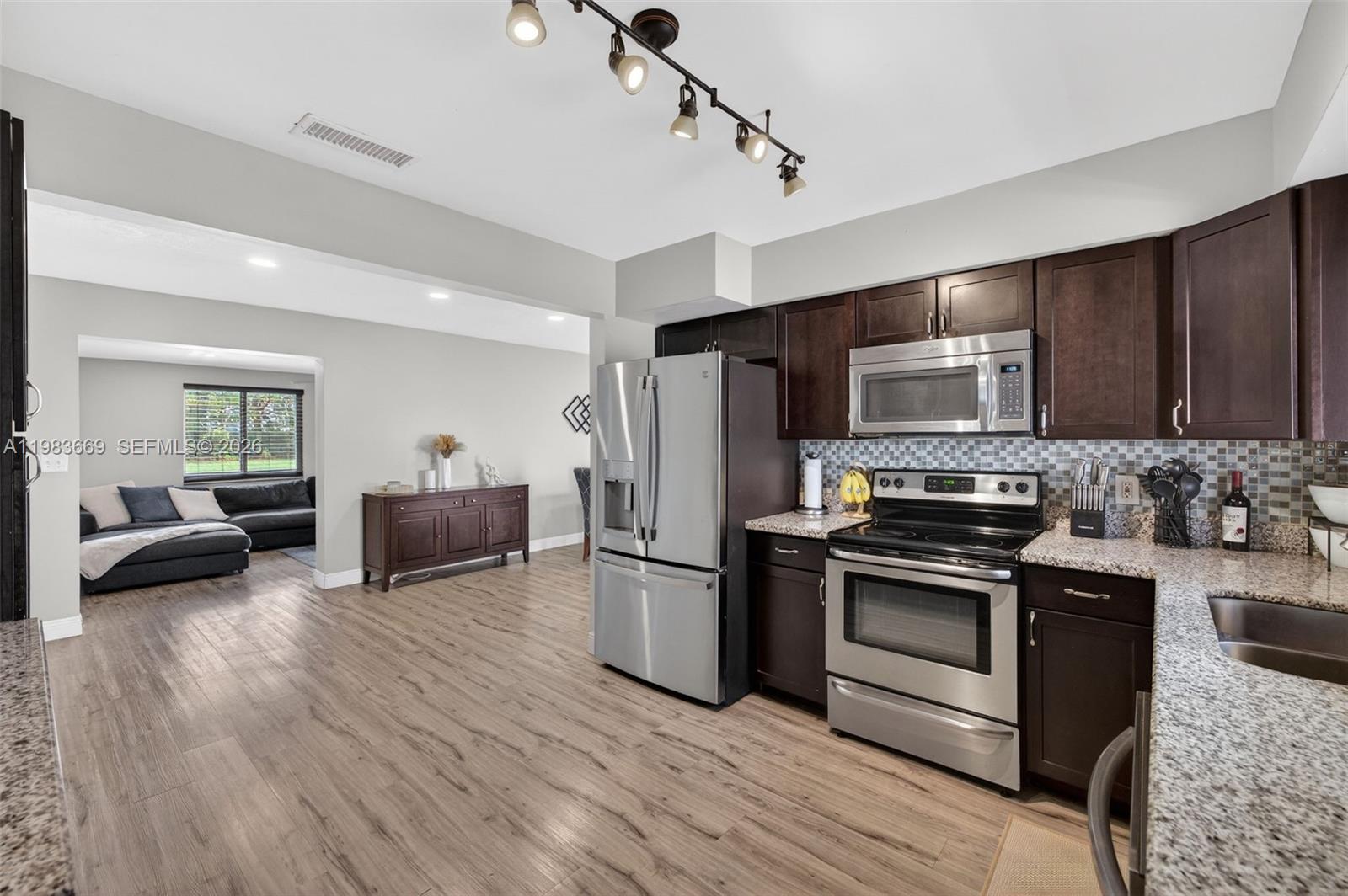 TWIN LAKES RESUB OF BLKS - Residential