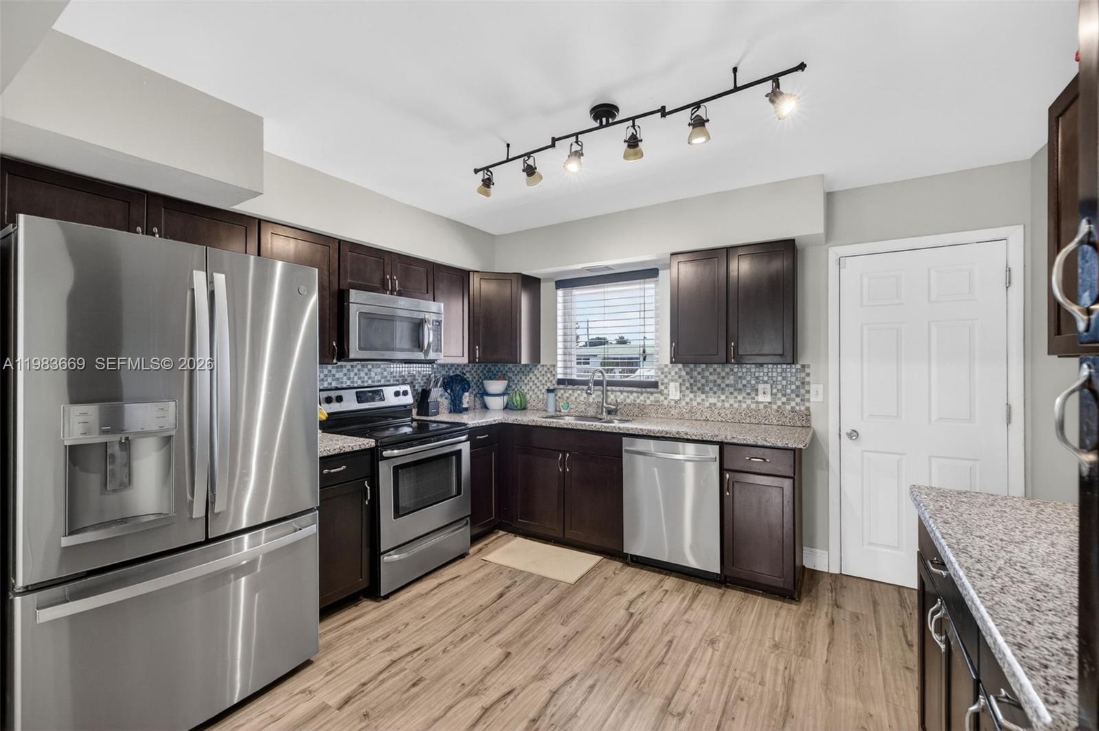 TWIN LAKES RESUB OF BLKS - Residential