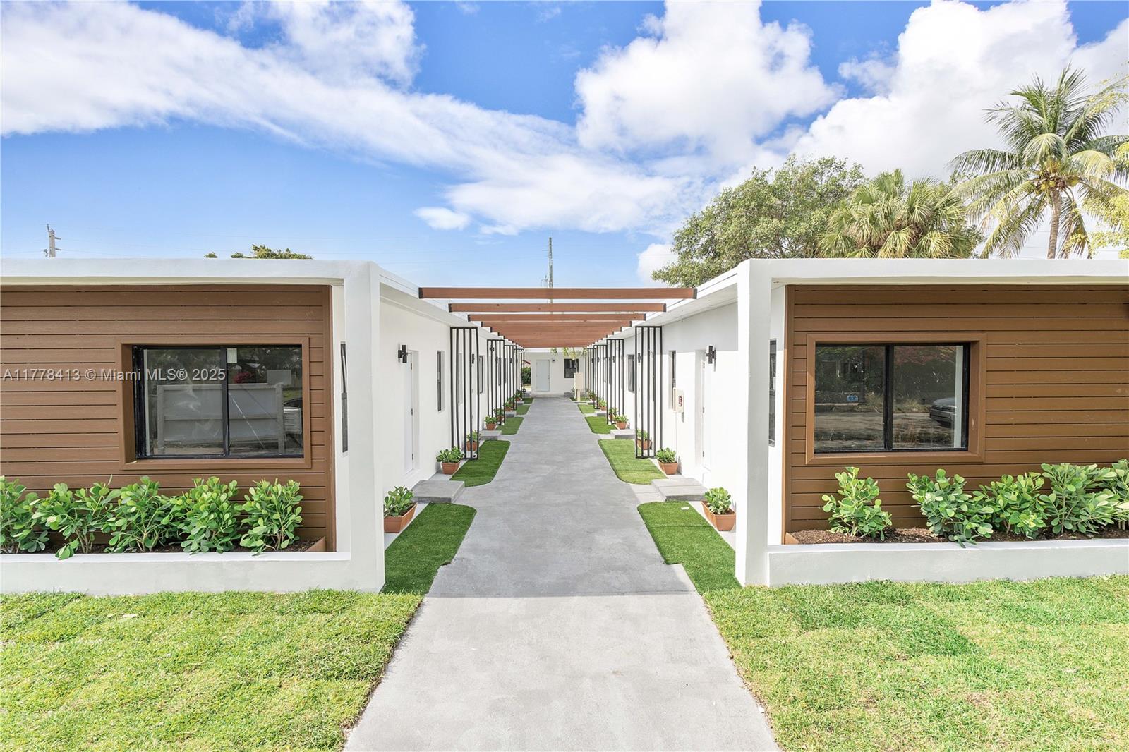 HOLLYWOOD - Residential Lease