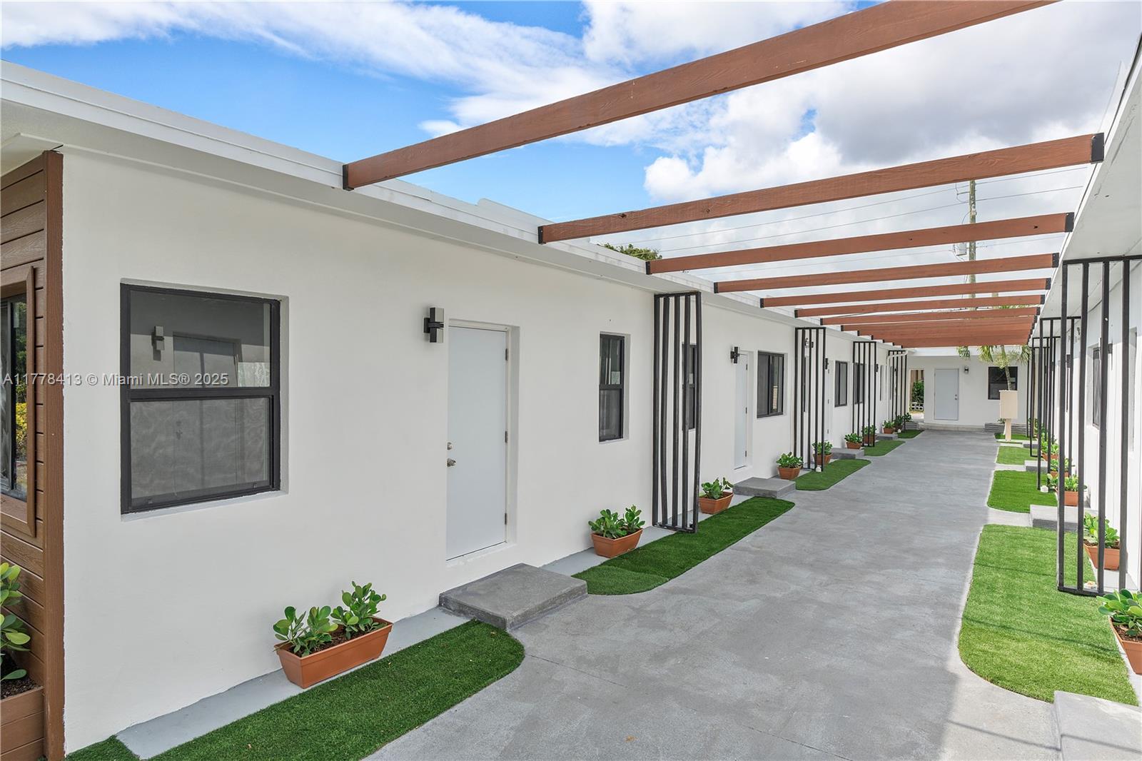 HOLLYWOOD - Residential Lease