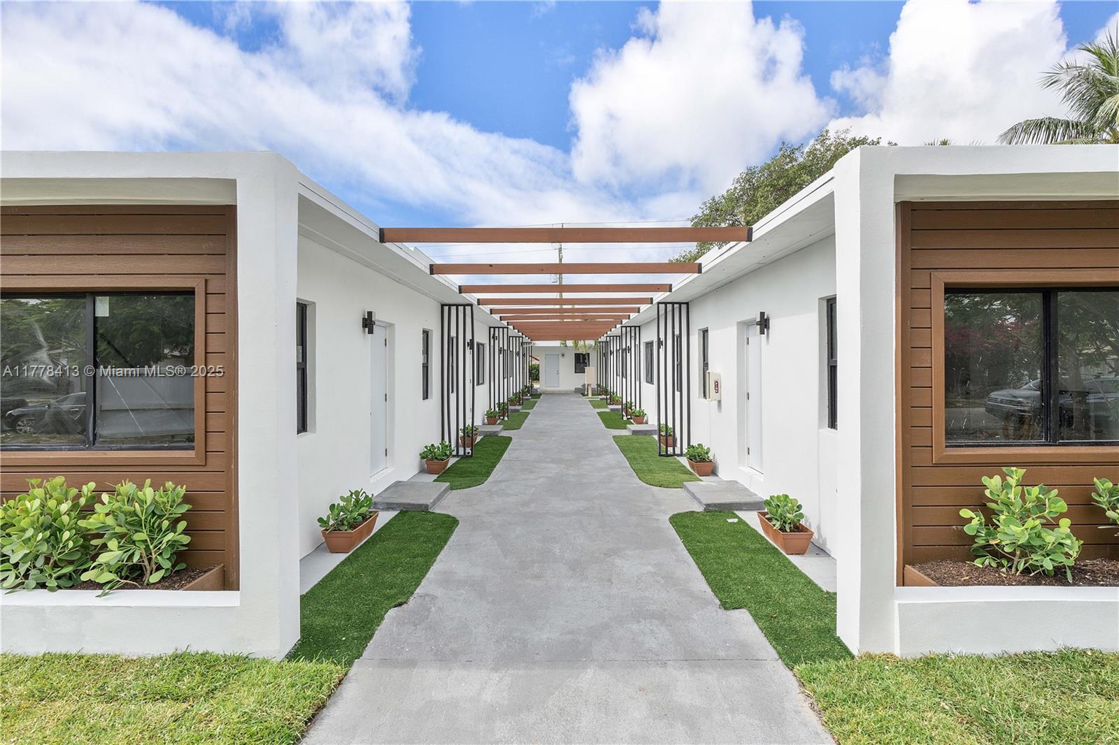 HOLLYWOOD - Residential Lease