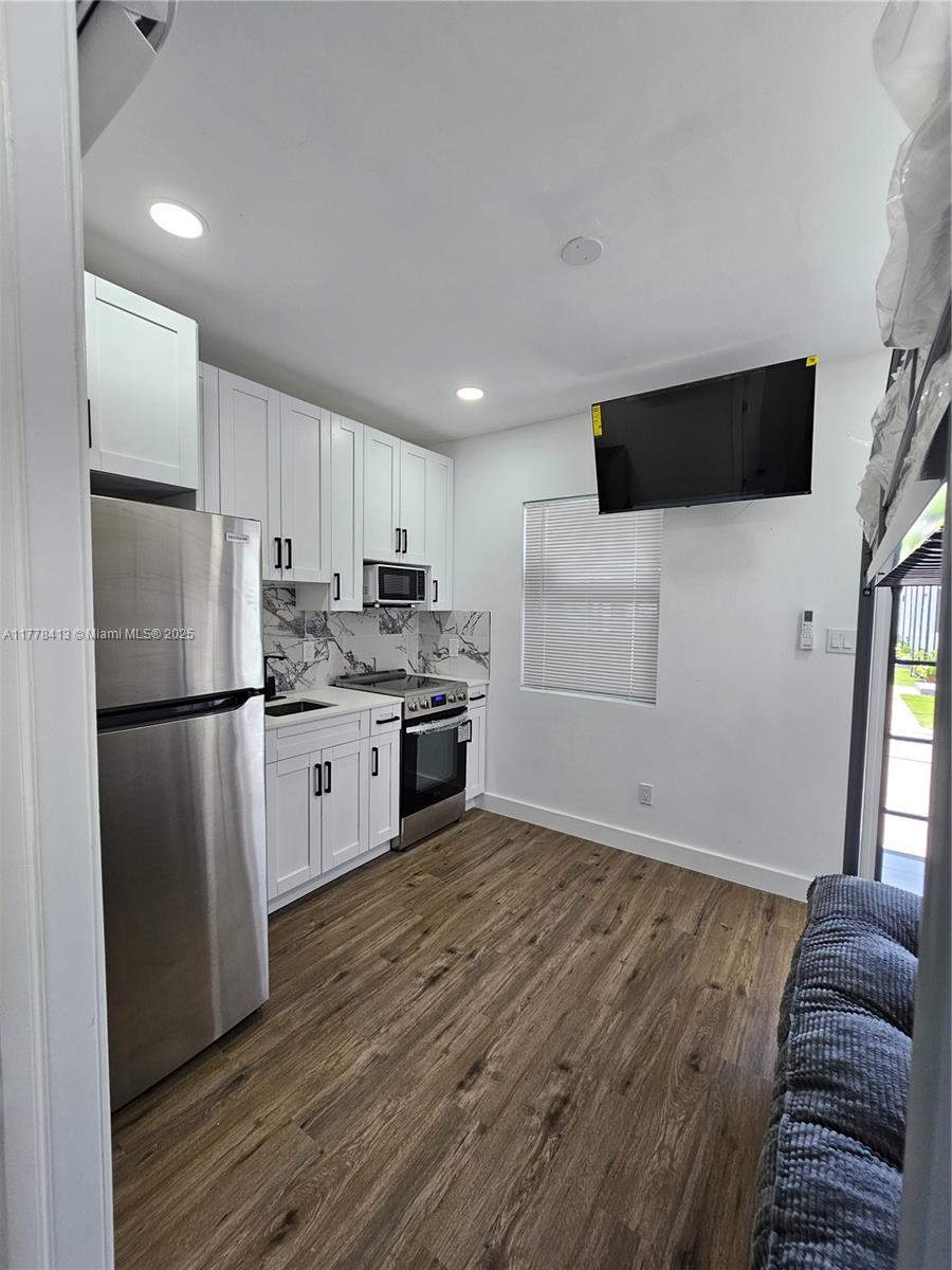 HOLLYWOOD - Residential Lease