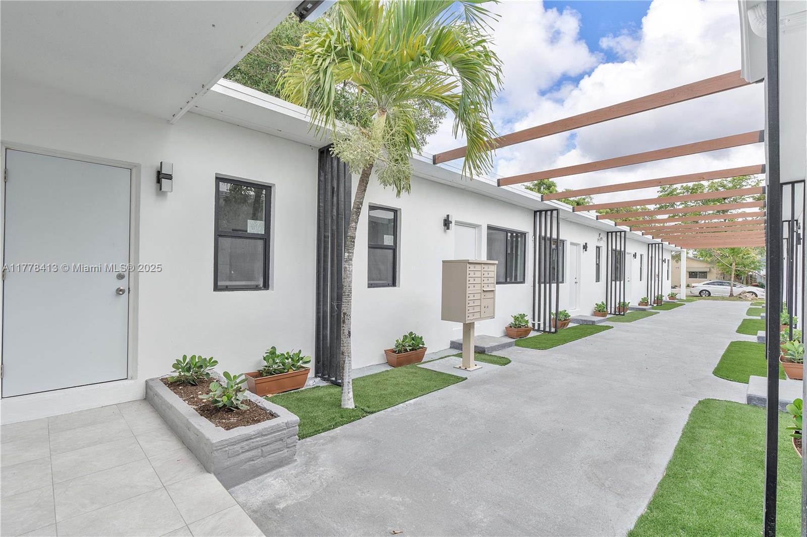 HOLLYWOOD - Residential Lease