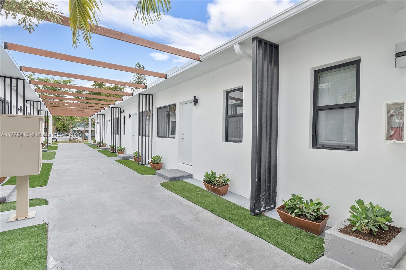 HOLLYWOOD - Residential Lease