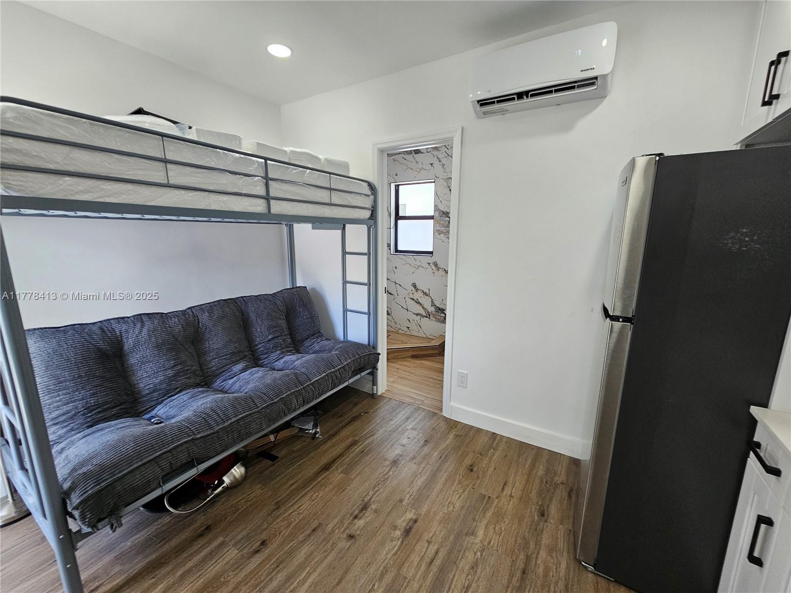 HOLLYWOOD - Residential Lease