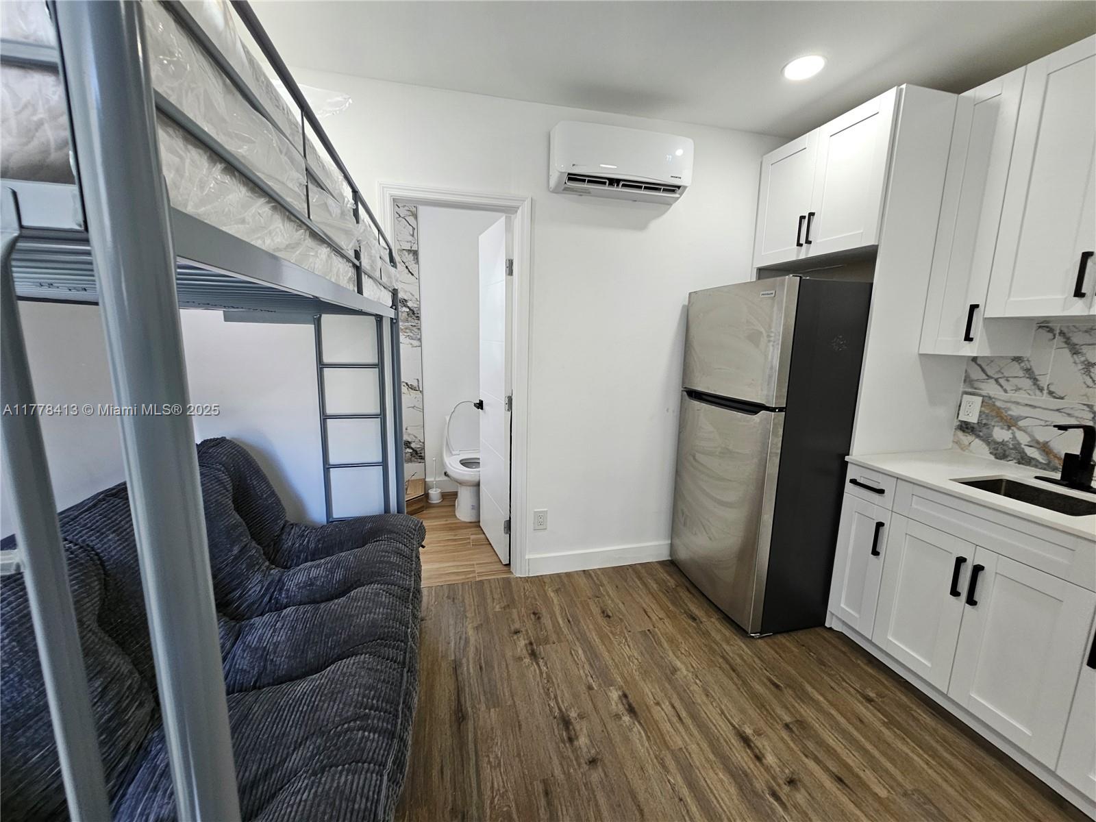 HOLLYWOOD - Residential Lease