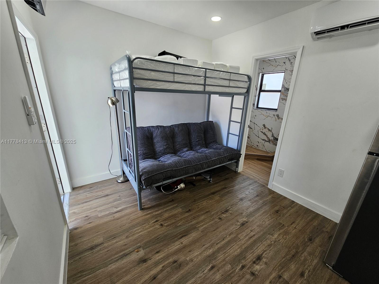 HOLLYWOOD - Residential Lease