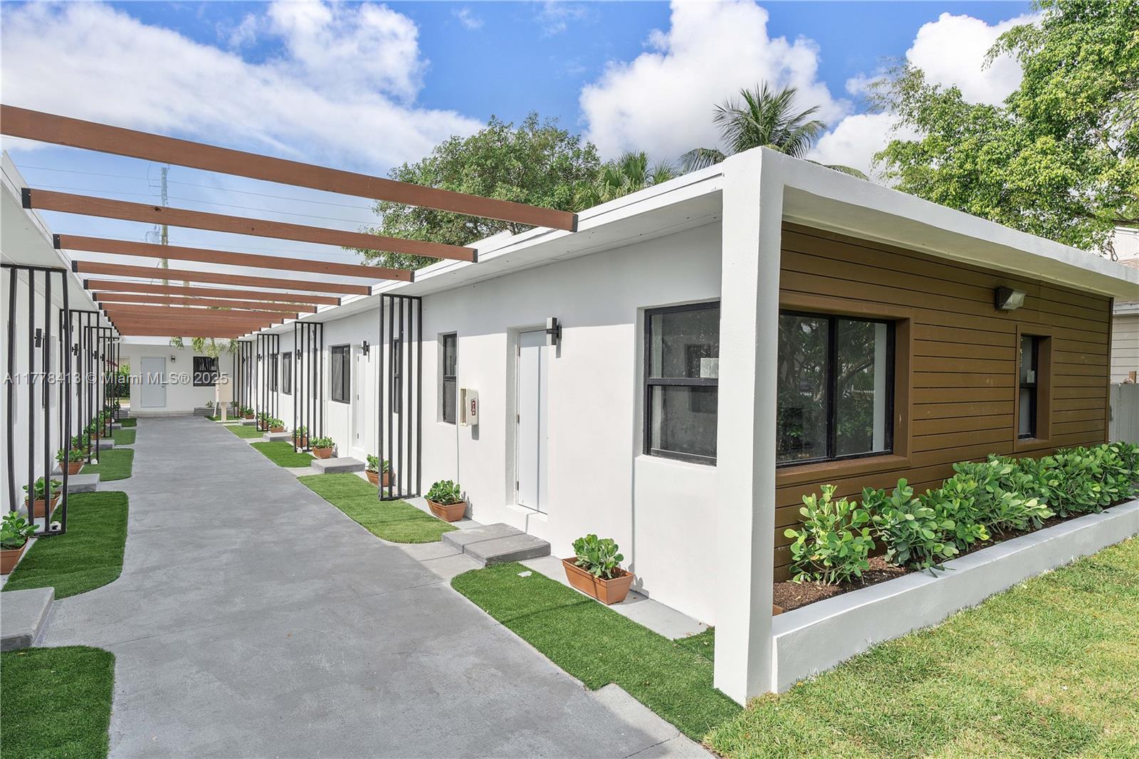 HOLLYWOOD - Residential Lease