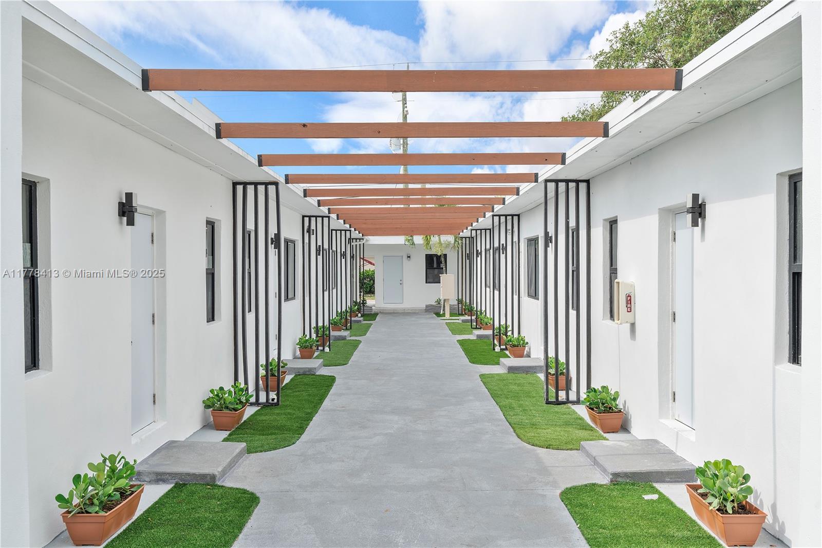 HOLLYWOOD - Residential Lease