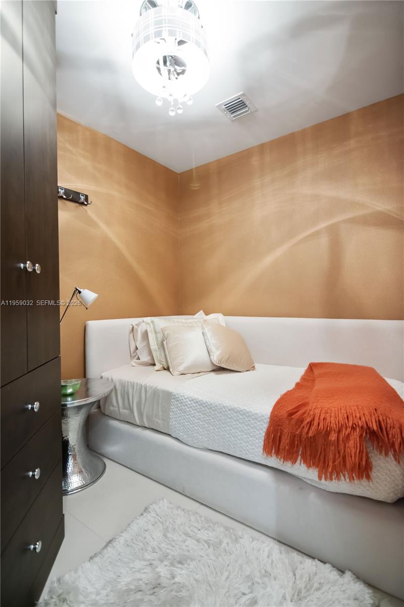 2711 HOLLYWOOD BEACH COND - Residential