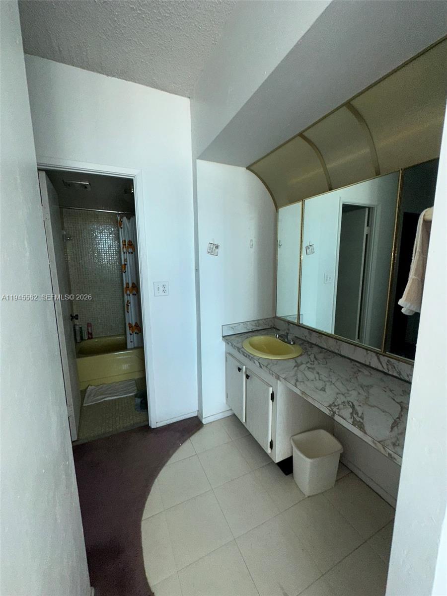 BURLEIGH HOUSE CONDO - Residential