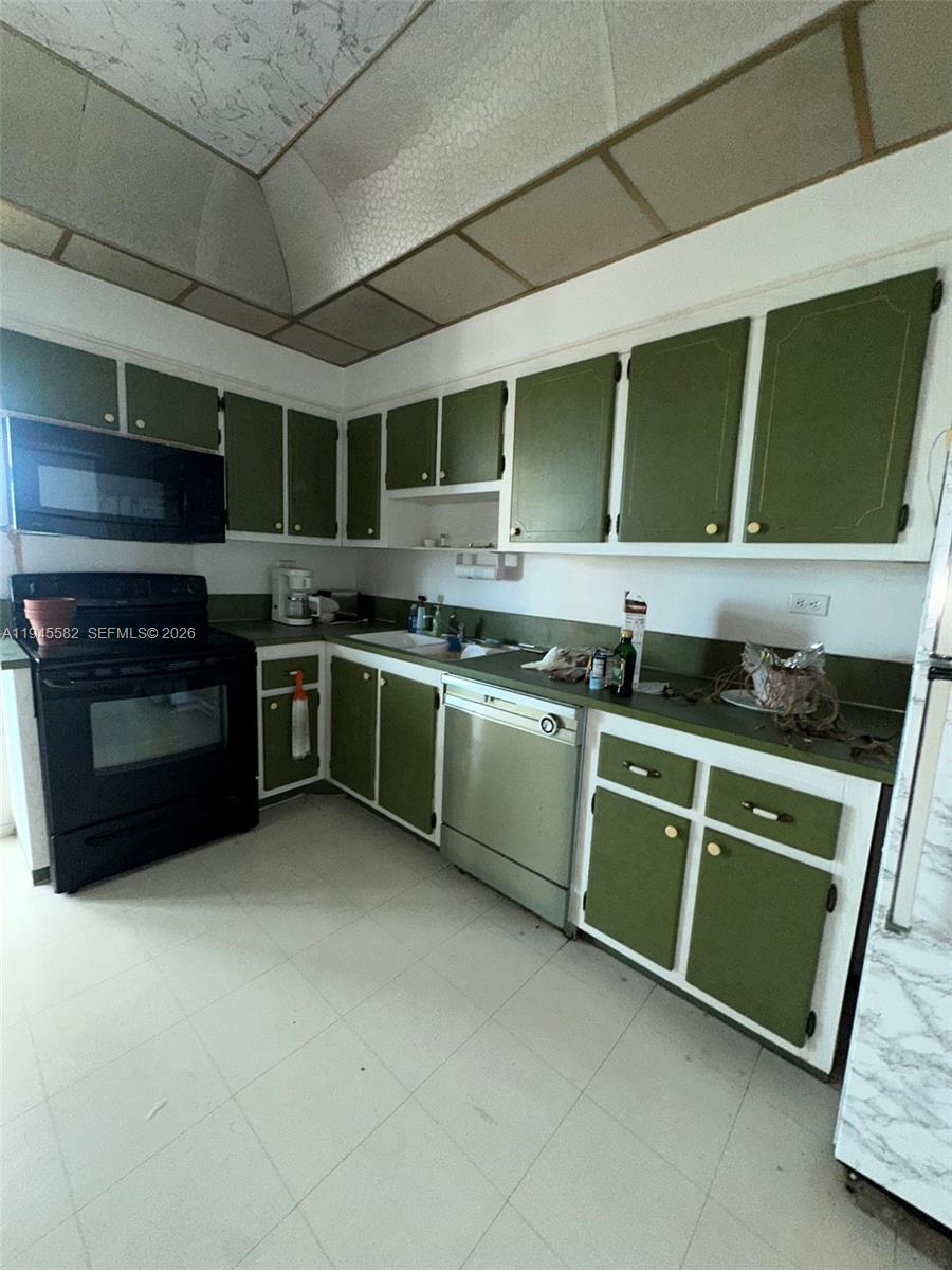 BURLEIGH HOUSE CONDO - Residential