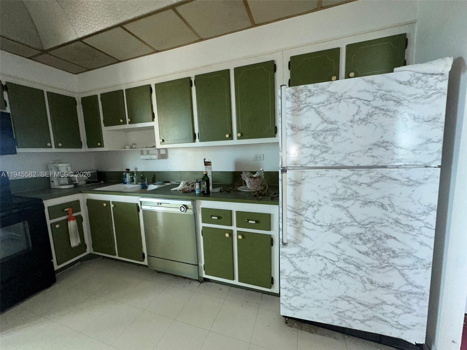 BURLEIGH HOUSE CONDO - Residential