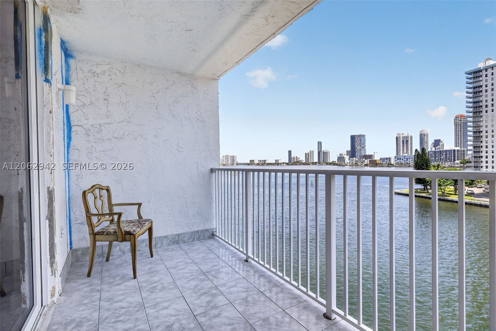 4000 NE 170th St 606