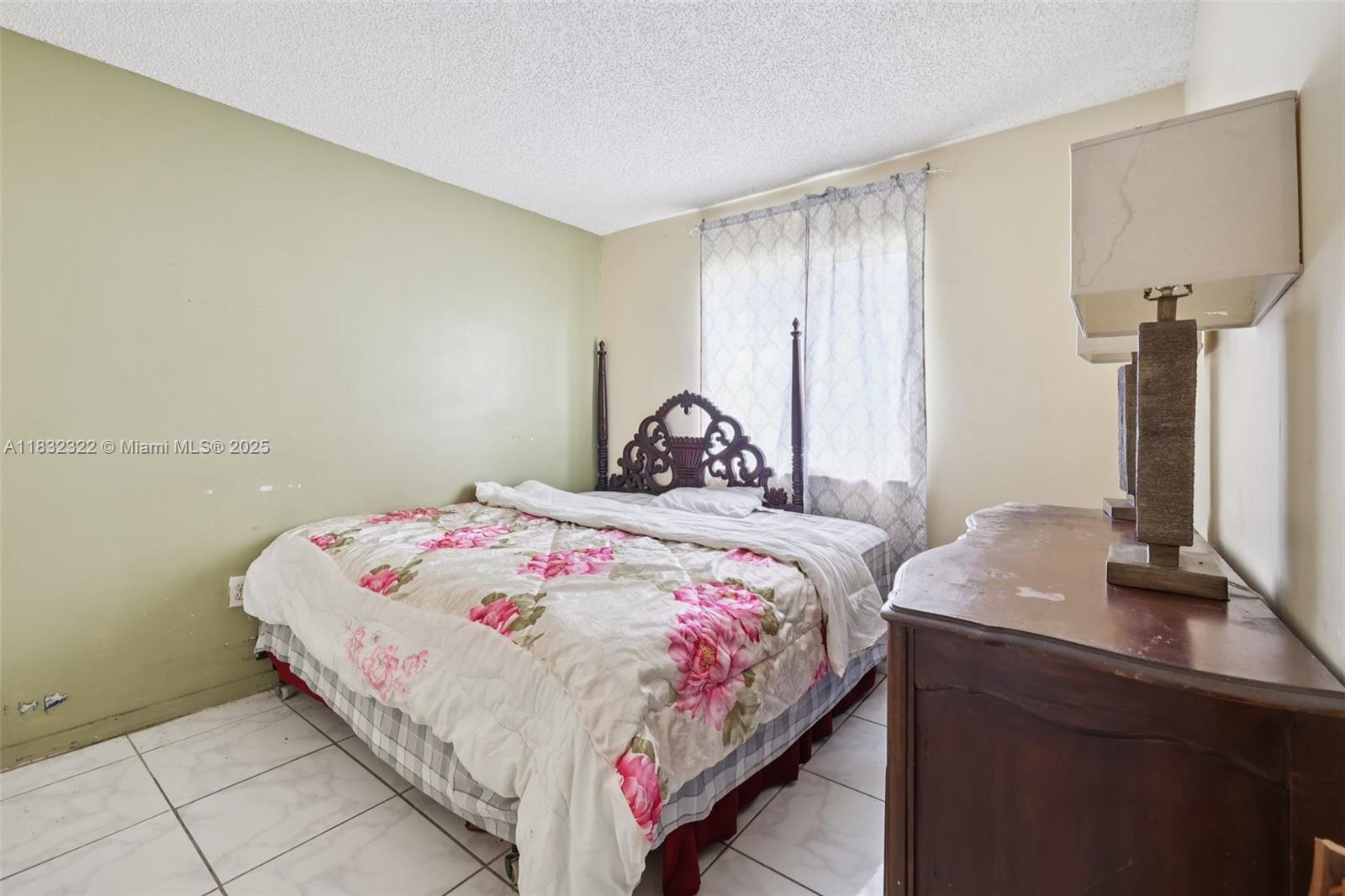 LESLIE LAKE NORTH - Residential