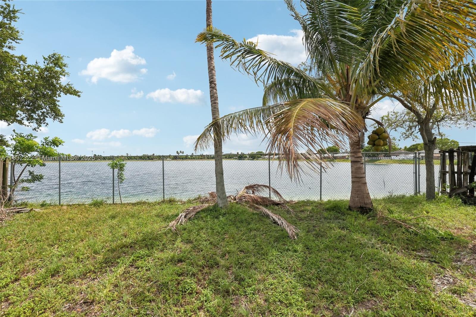 LESLIE LAKE NORTH - Residential