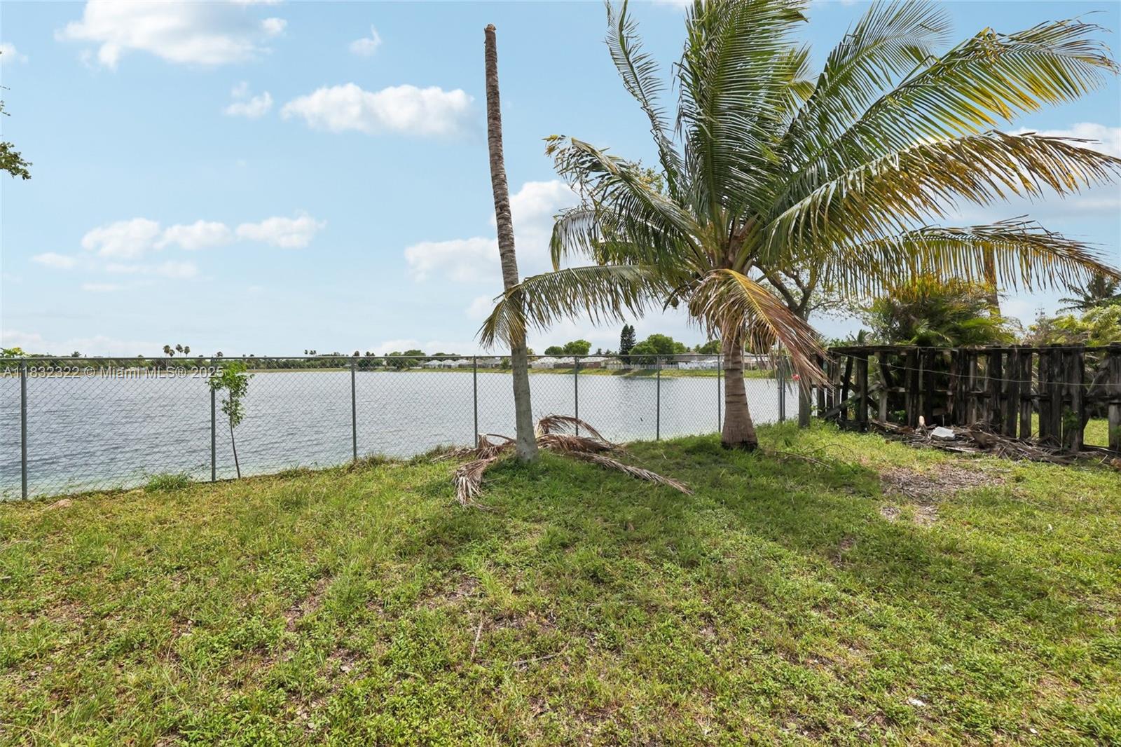 LESLIE LAKE NORTH - Residential