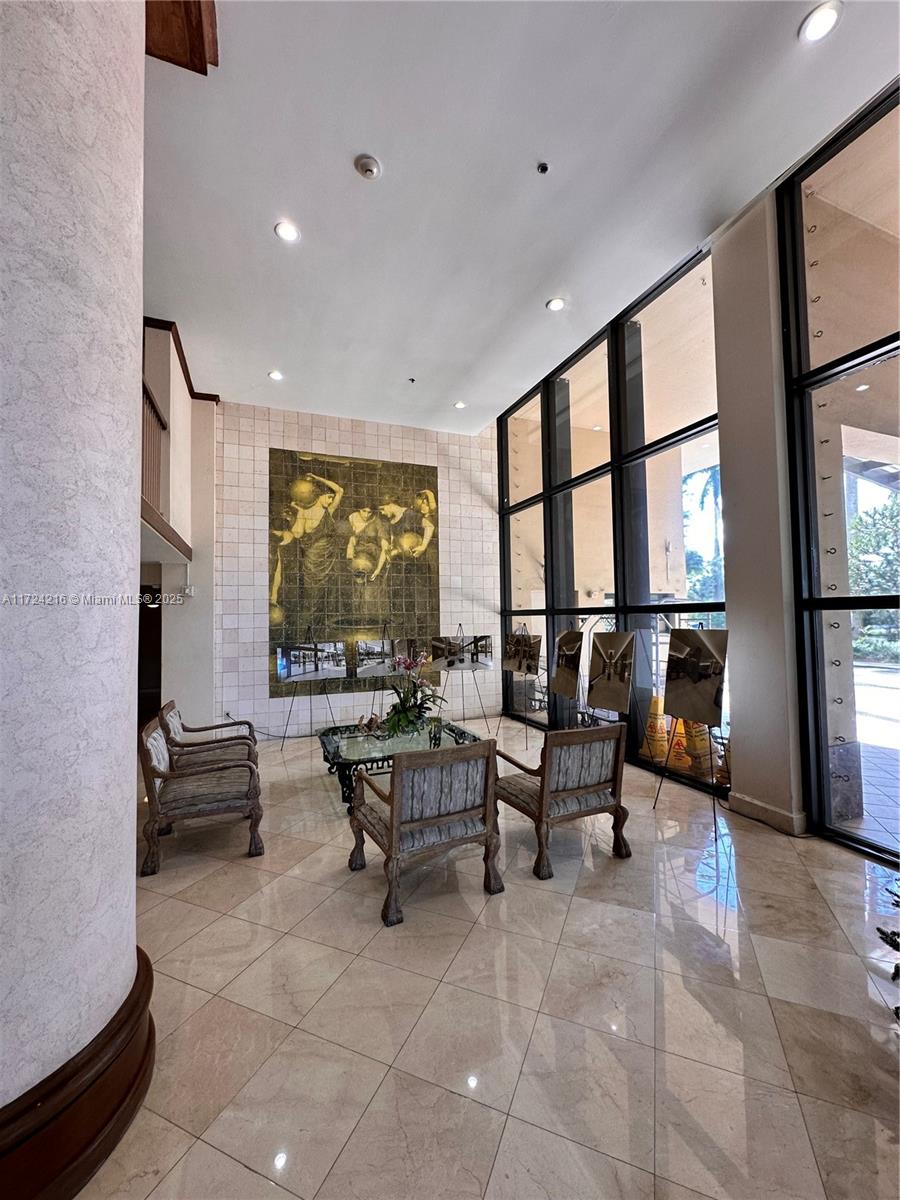 10185 Collins Ave 1123