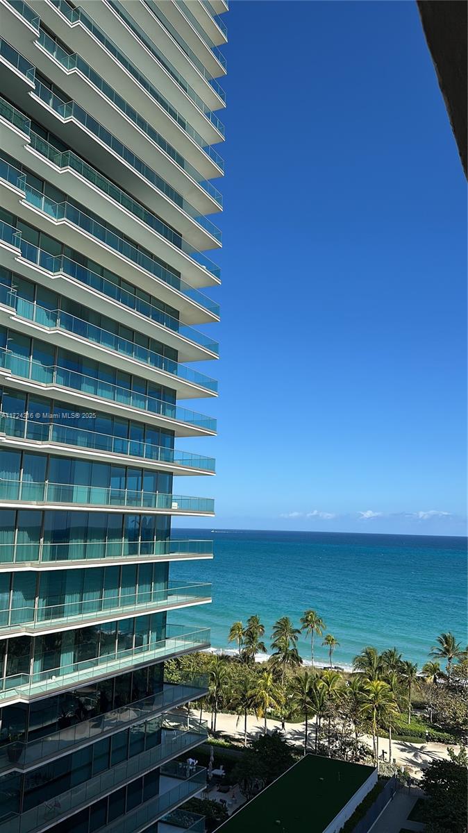 10185 Collins Ave 1123