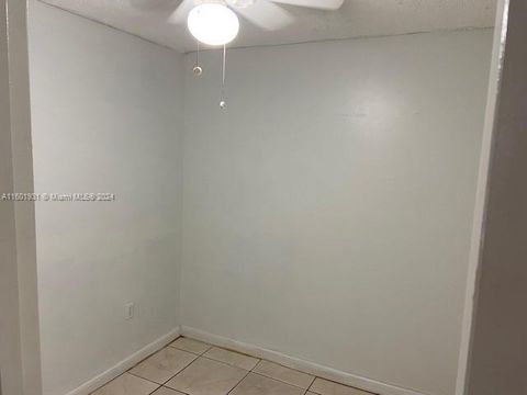 Condominium in Hialeah FL 6675 4th Ave Ave 14.jpg