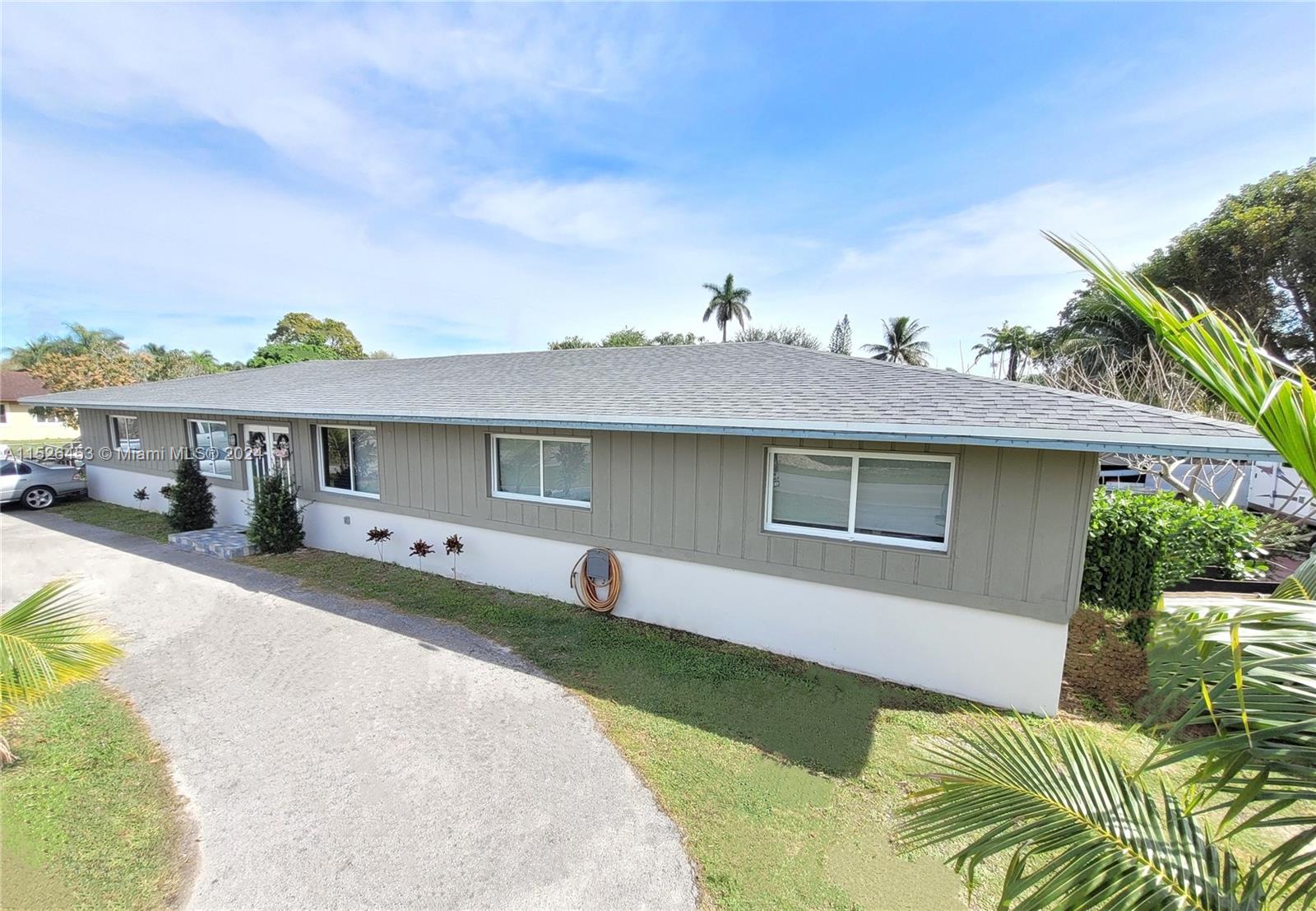 545 Nw 12th St, Homestead, Miami-Dade County, Florida - 5 Bedrooms  
3 Bathrooms - 