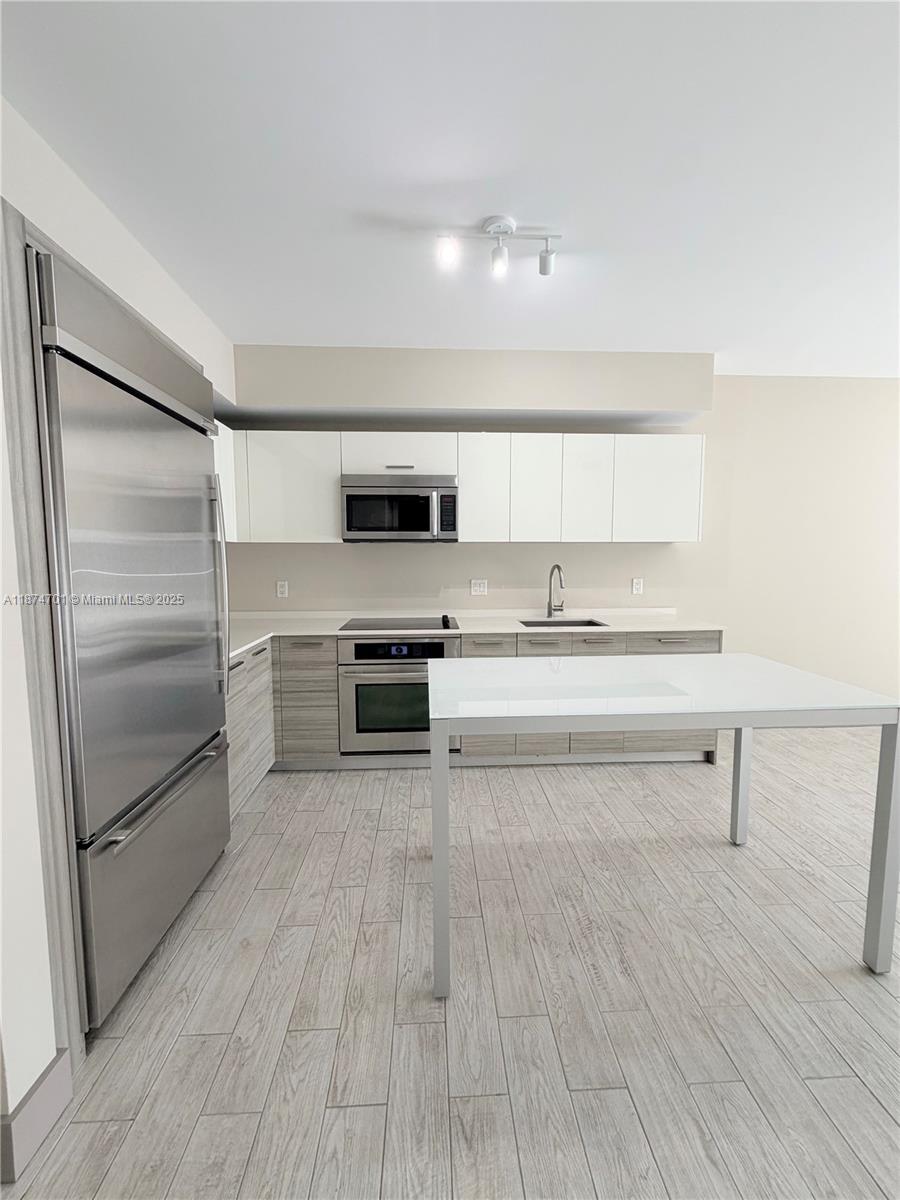 1300 Brickell Bay Dr 1006