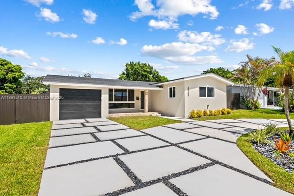 Photo of 3333 Roosevelt St, Hollywood, FL 33021 (MLS # A11891510)