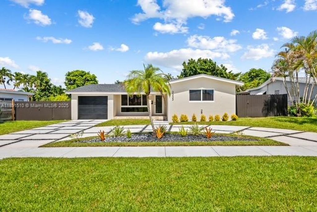 Photo of 3333 Roosevelt St, Hollywood, FL 33021 (MLS # A11891510)