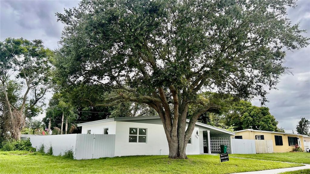 Photo of 150 SE Castana Ct, Port St Lucie, FL 34983 (MLS # A11808467)