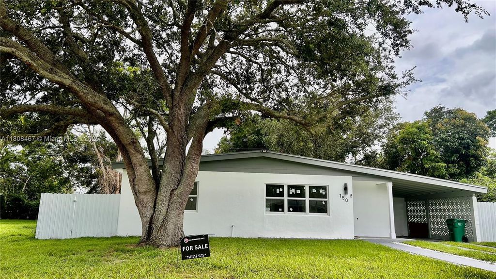 Photo of 150 SE Castana Ct, Port St Lucie, FL 34983 (MLS # A11808467)